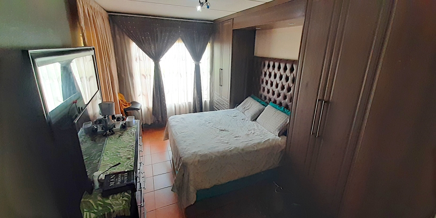 2 Bedroom Property for Sale in North Riding Gauteng