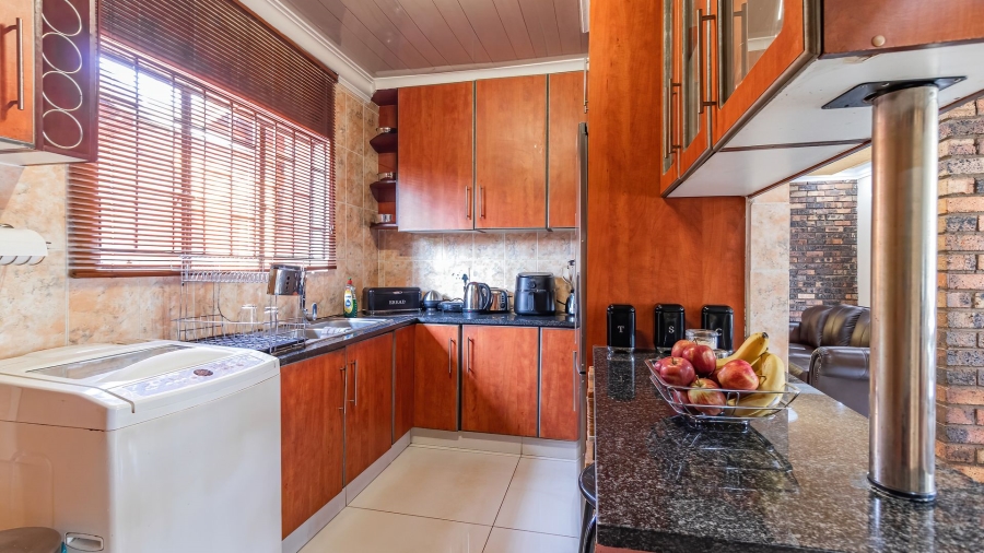 3 Bedroom Property for Sale in Dawn Park Gauteng