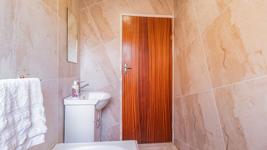 3 Bedroom Property for Sale in Dawn Park Gauteng