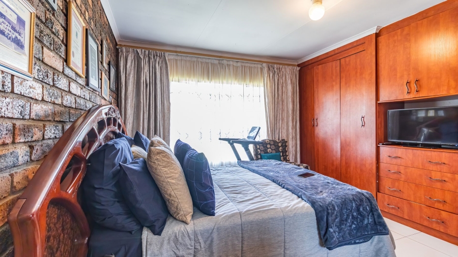 3 Bedroom Property for Sale in Dawn Park Gauteng