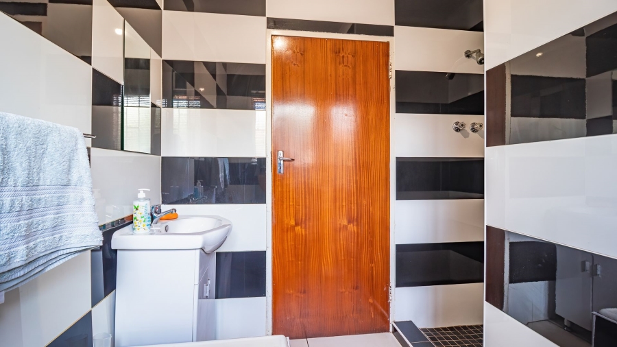 3 Bedroom Property for Sale in Dawn Park Gauteng