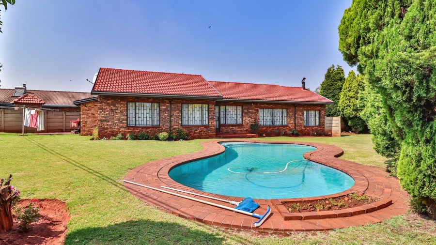 3 Bedroom Property for Sale in Dawn Park Gauteng
