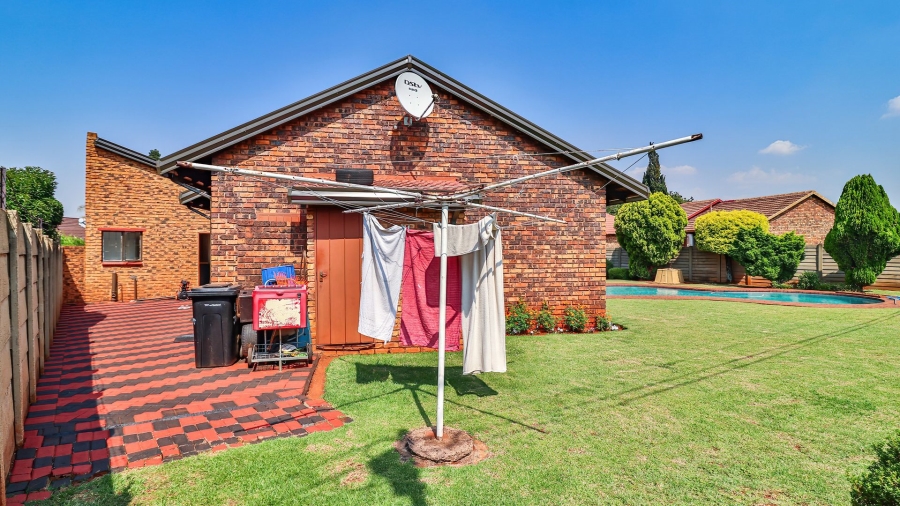 3 Bedroom Property for Sale in Dawn Park Gauteng