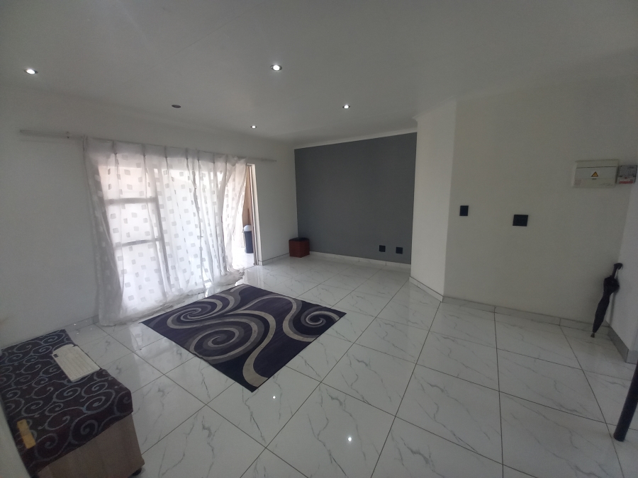 2 Bedroom Property for Sale in Bardene Gauteng