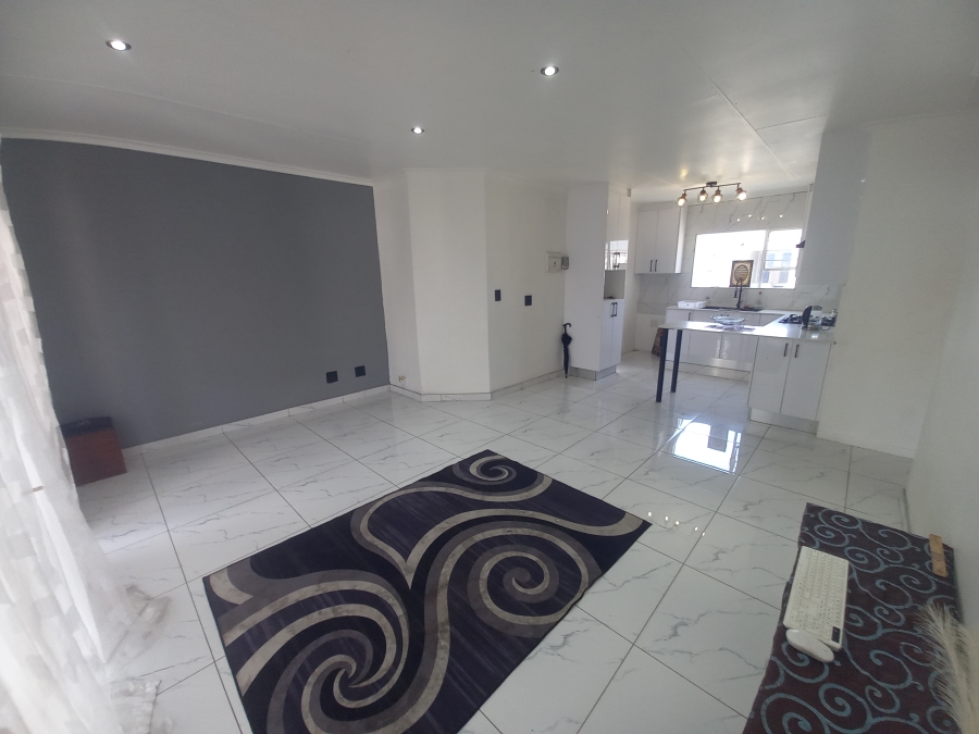 2 Bedroom Property for Sale in Bardene Gauteng