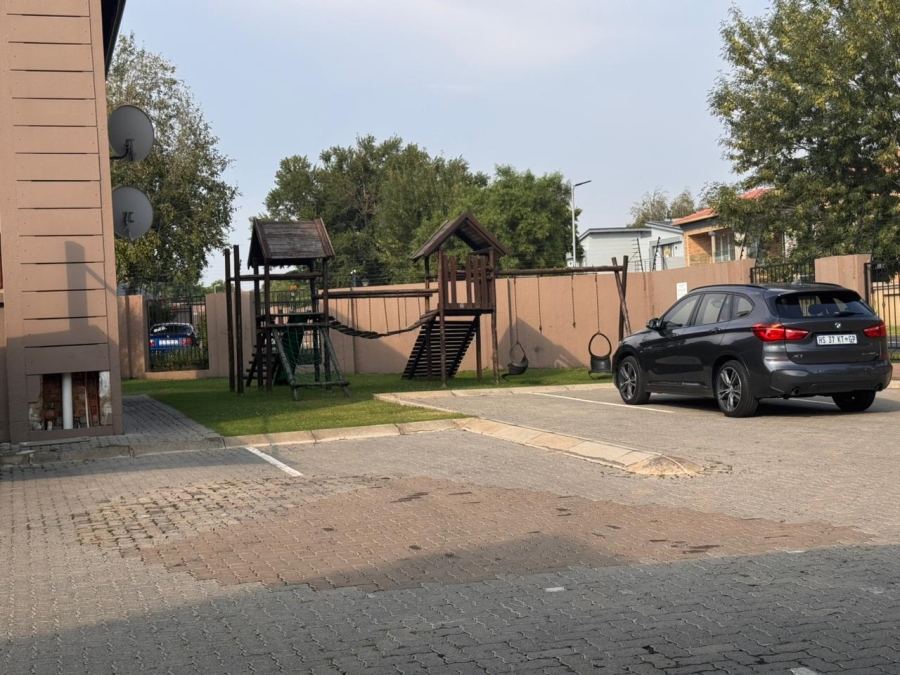 2 Bedroom Property for Sale in Helderwyk Gauteng