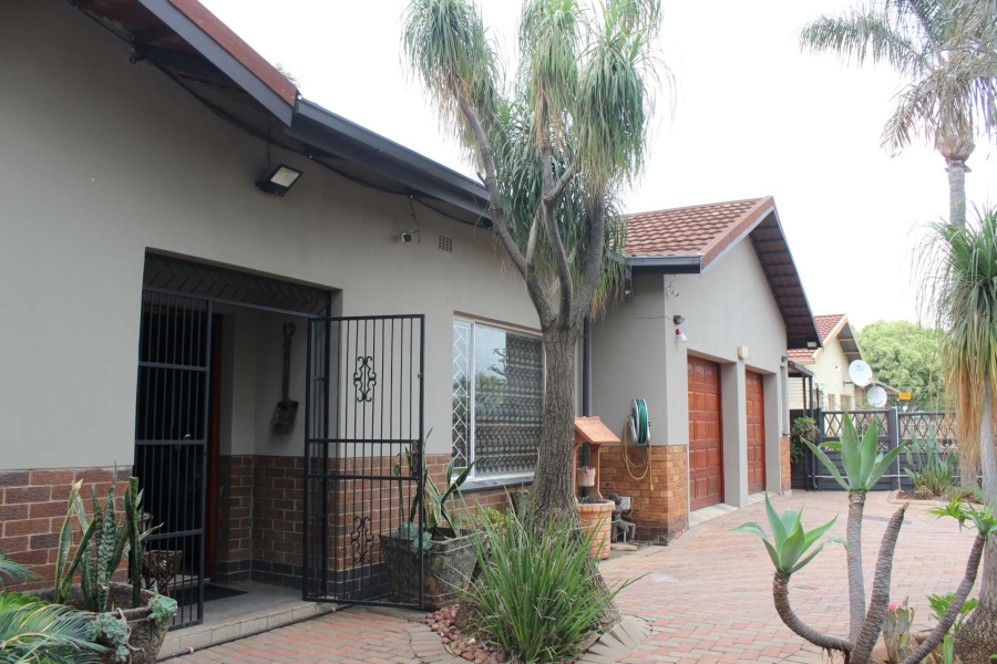 5 Bedroom Property for Sale in Pretoria Gardens Gauteng