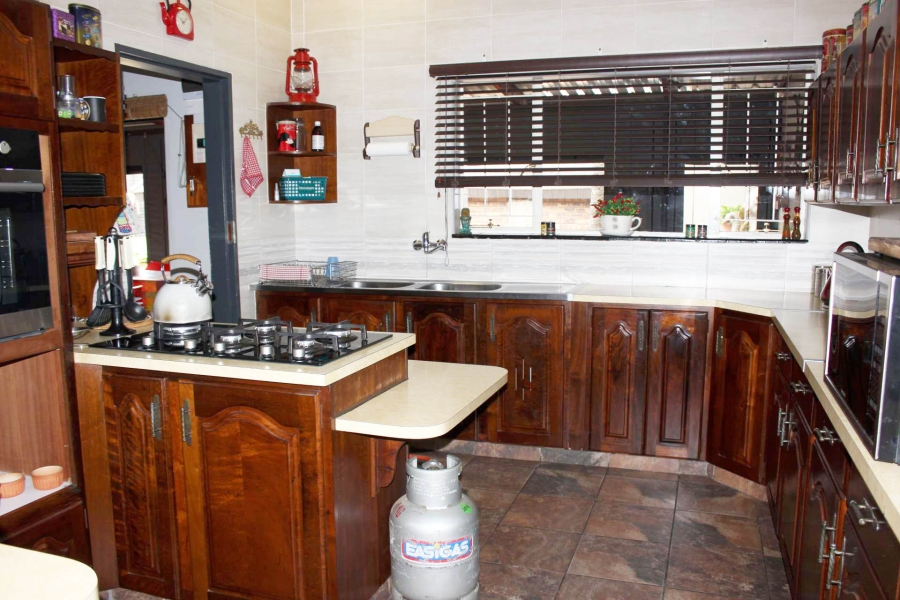 5 Bedroom Property for Sale in Pretoria Gardens Gauteng