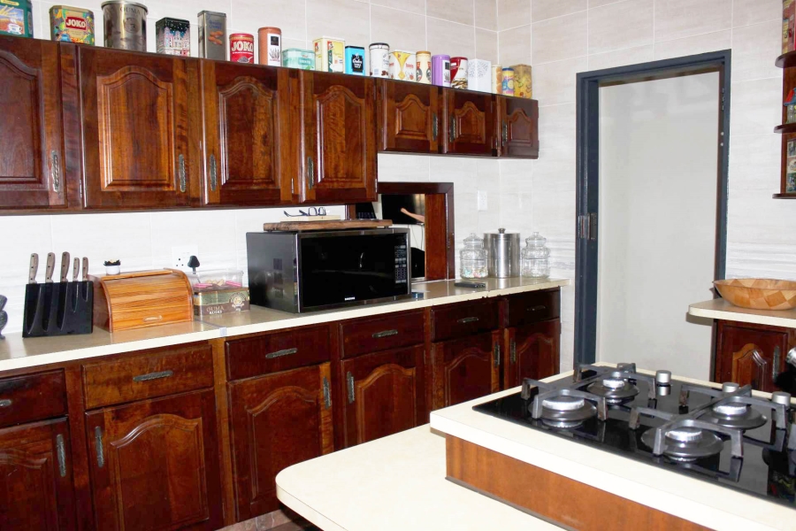 5 Bedroom Property for Sale in Pretoria Gardens Gauteng