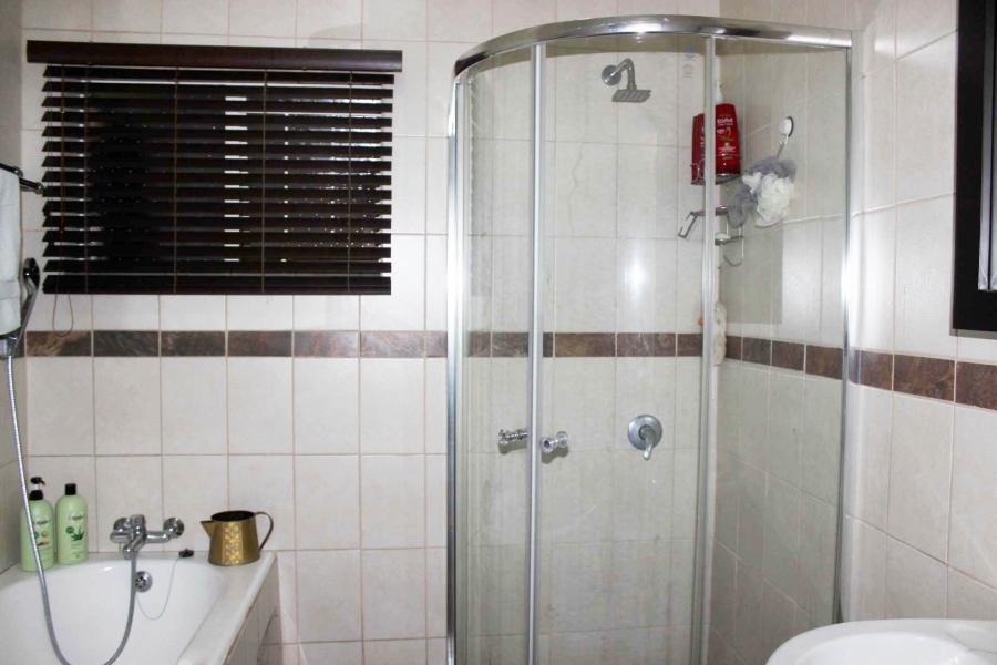 5 Bedroom Property for Sale in Pretoria Gardens Gauteng