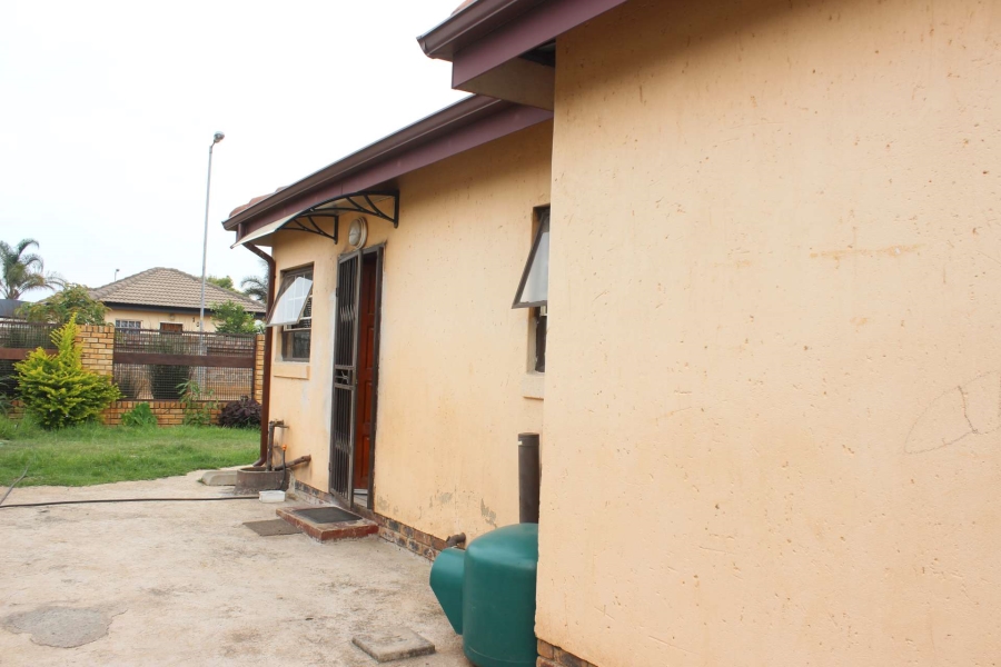 3 Bedroom Property for Sale in Kirkney Gauteng