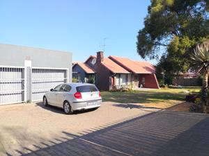To Let 3 Bedroom Property for Rent in Albemarle Gauteng