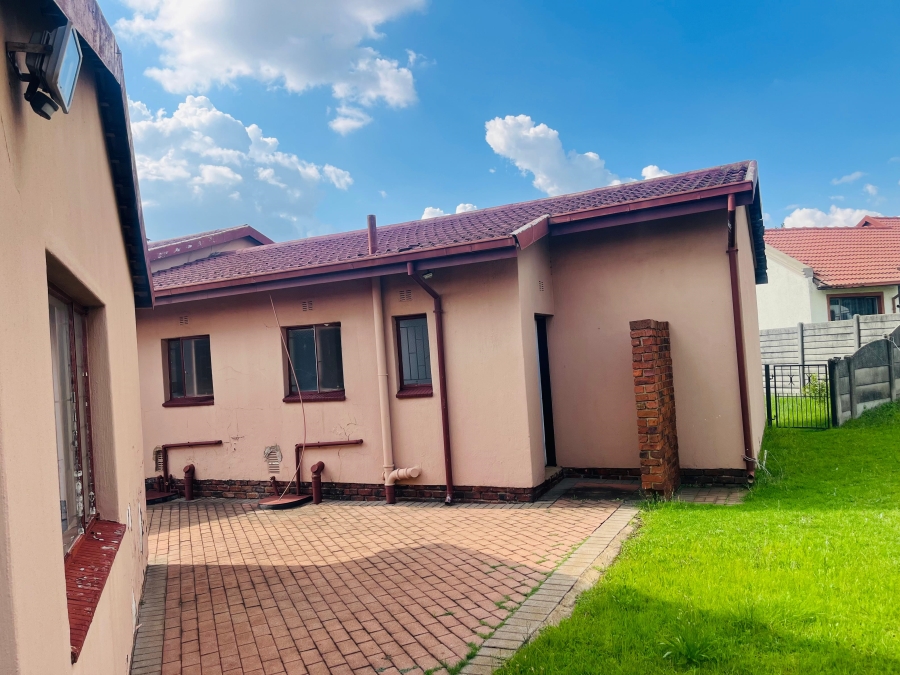 3 Bedroom Property for Sale in Birch Acres Gauteng