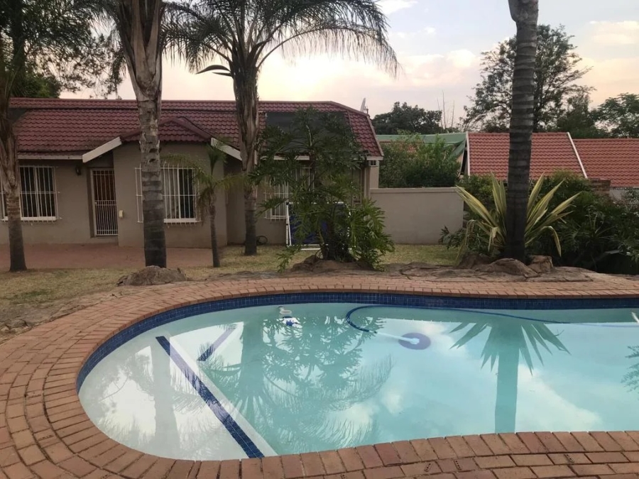 To Let 3 Bedroom Property for Rent in Vorna Valley Gauteng
