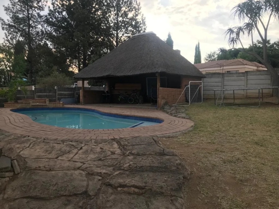 To Let 3 Bedroom Property for Rent in Vorna Valley Gauteng