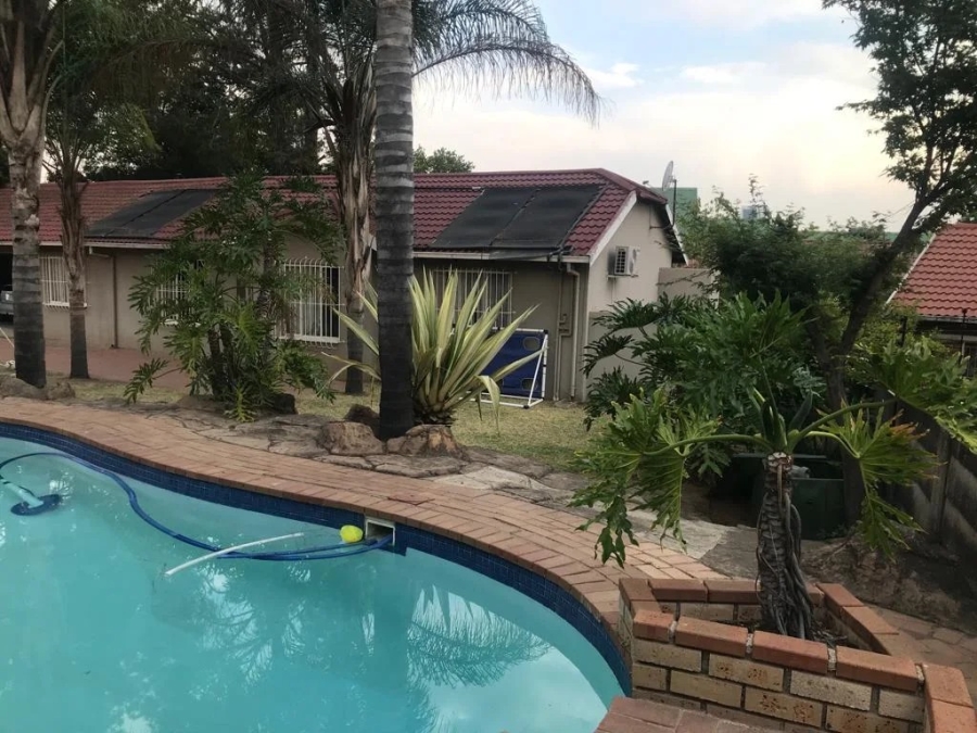 To Let 3 Bedroom Property for Rent in Vorna Valley Gauteng
