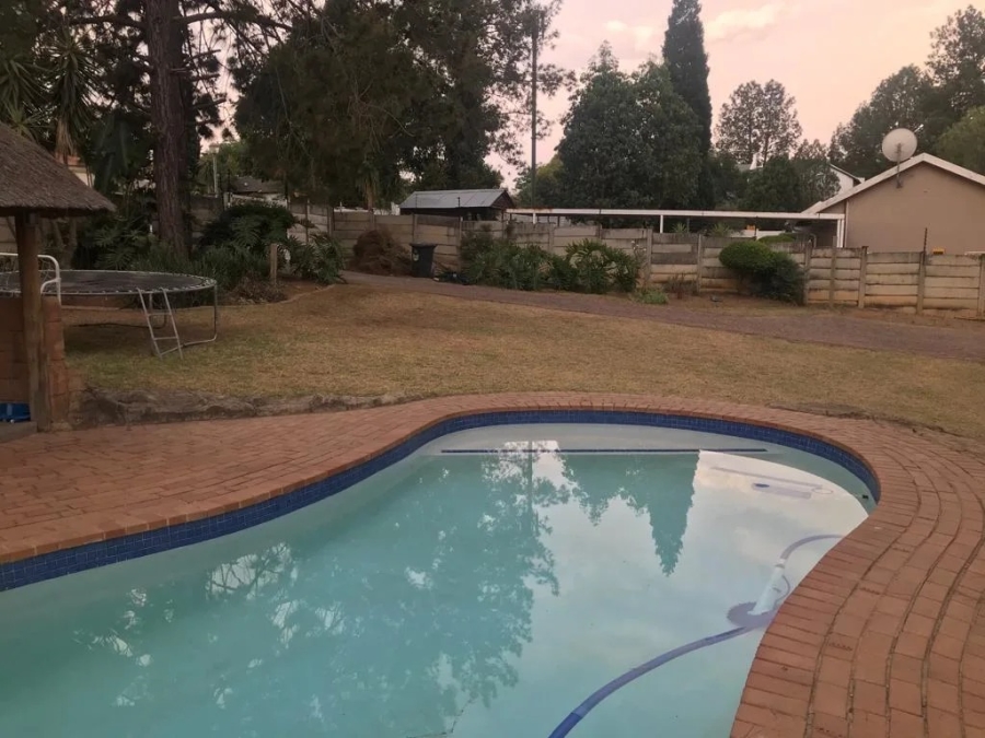 To Let 3 Bedroom Property for Rent in Vorna Valley Gauteng