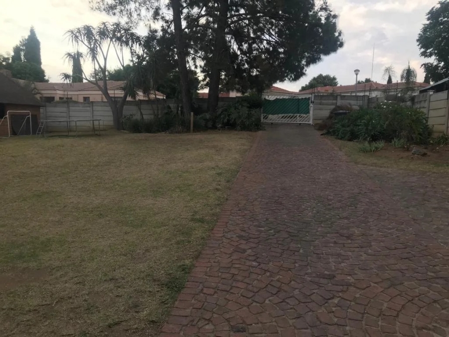 To Let 3 Bedroom Property for Rent in Vorna Valley Gauteng