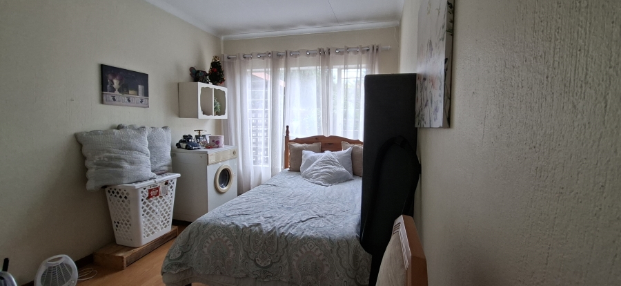 2 Bedroom Property for Sale in Noordheuwel Gauteng