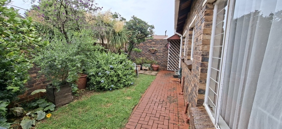 2 Bedroom Property for Sale in Noordheuwel Gauteng