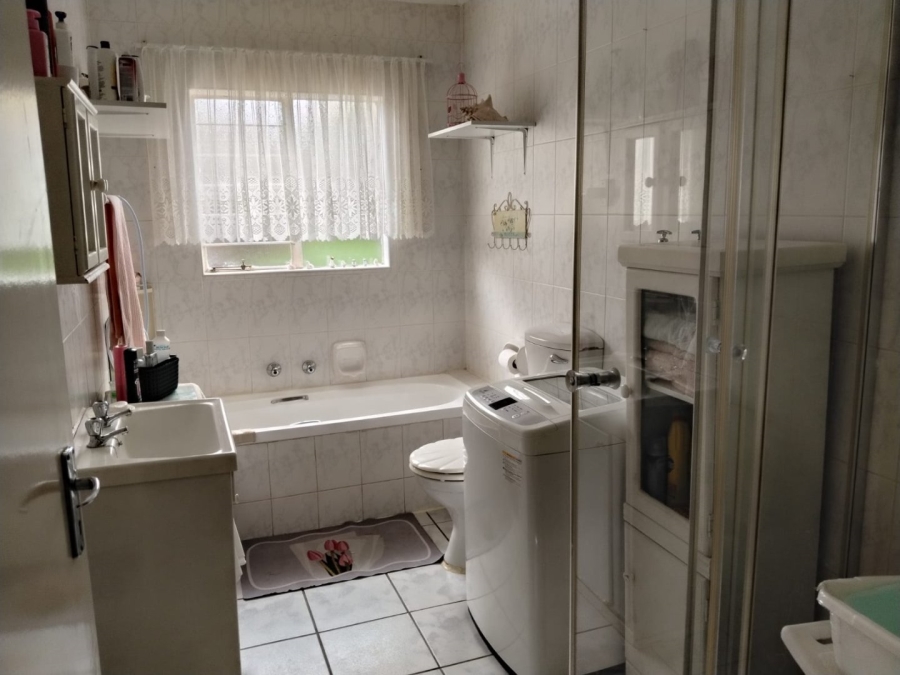 2 Bedroom Property for Sale in Noordheuwel Gauteng