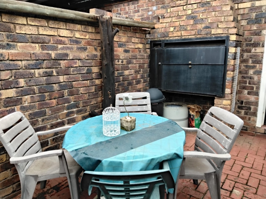 2 Bedroom Property for Sale in Noordheuwel Gauteng