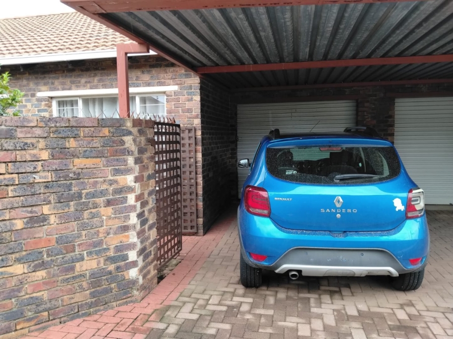 2 Bedroom Property for Sale in Noordheuwel Gauteng