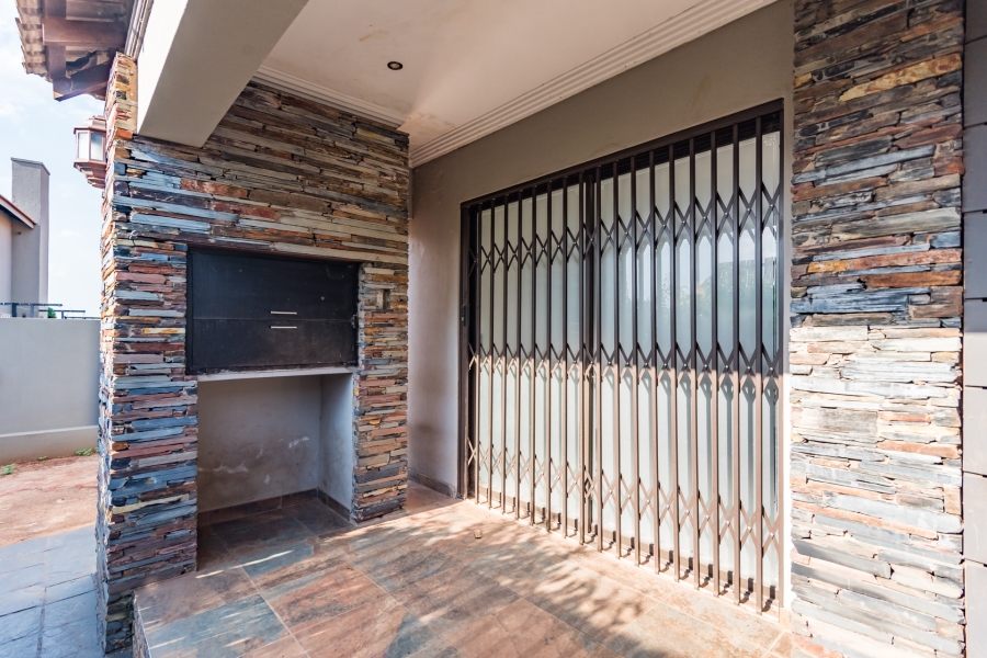 3 Bedroom Property for Sale in Wildtuinpark Gauteng
