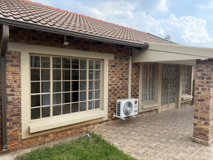 2 Bedroom Property for Sale in Greenstone Hill Gauteng