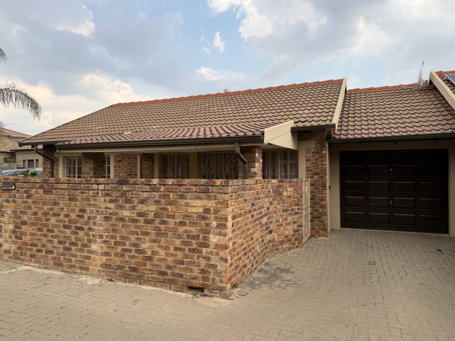 2 Bedroom Property for Sale in Greenstone Hill Gauteng