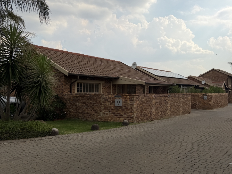 2 Bedroom Property for Sale in Greenstone Hill Gauteng