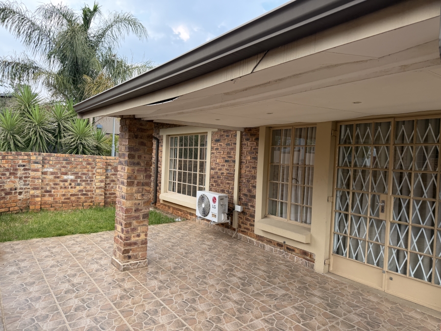 2 Bedroom Property for Sale in Greenstone Hill Gauteng