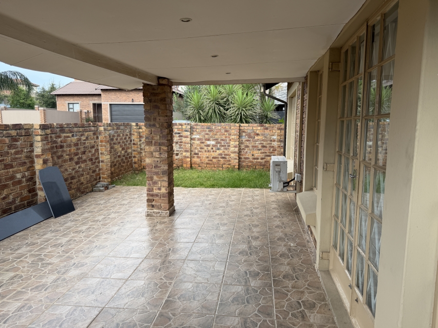 2 Bedroom Property for Sale in Greenstone Hill Gauteng