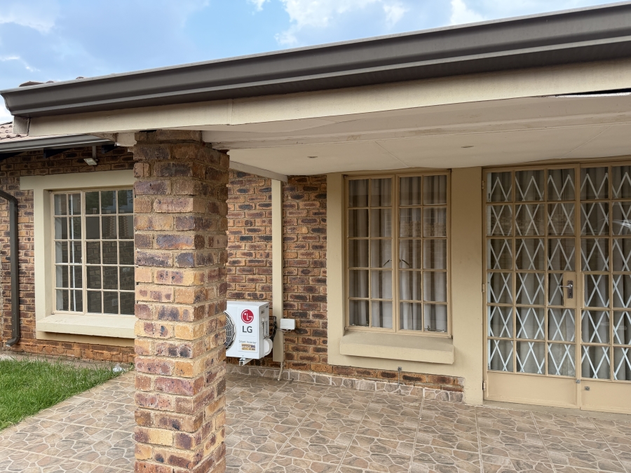 2 Bedroom Property for Sale in Greenstone Hill Gauteng