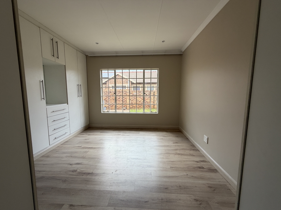 2 Bedroom Property for Sale in Greenstone Hill Gauteng