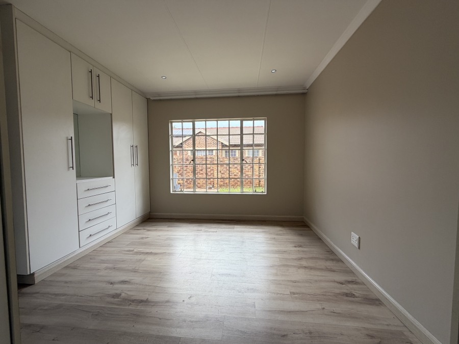 2 Bedroom Property for Sale in Greenstone Hill Gauteng