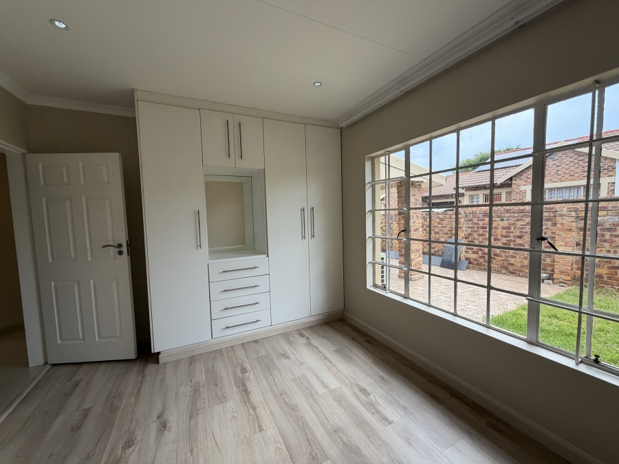 2 Bedroom Property for Sale in Greenstone Hill Gauteng