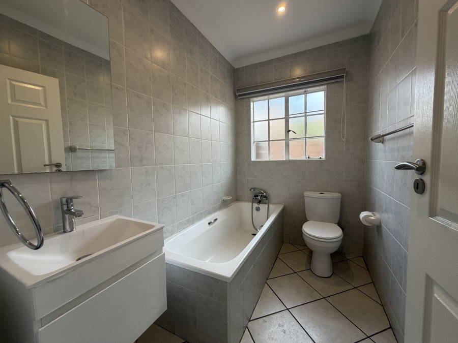 2 Bedroom Property for Sale in Greenstone Hill Gauteng