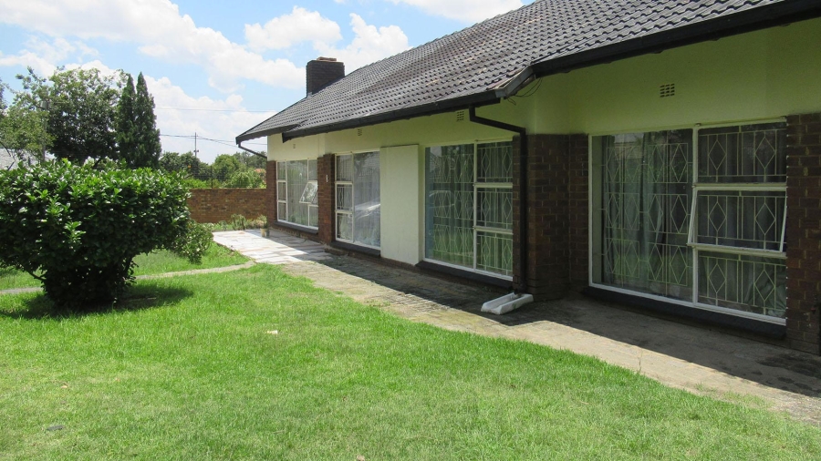 3 Bedroom Property for Sale in Linmeyer Gauteng