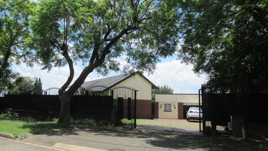 3 Bedroom Property for Sale in Linmeyer Gauteng