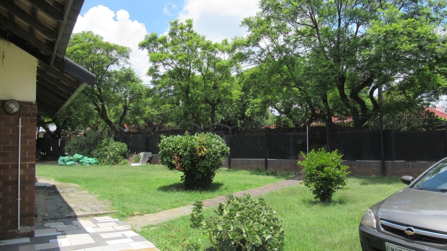 3 Bedroom Property for Sale in Linmeyer Gauteng