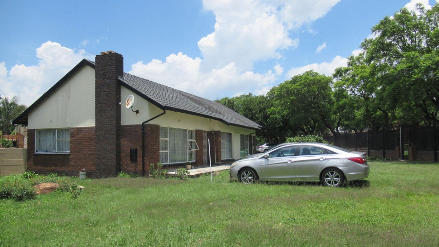3 Bedroom Property for Sale in Linmeyer Gauteng
