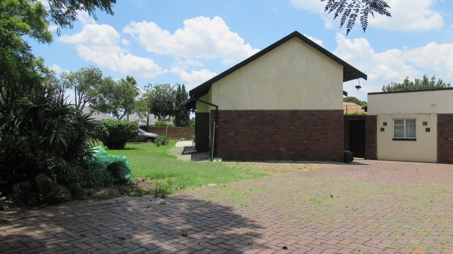 3 Bedroom Property for Sale in Linmeyer Gauteng