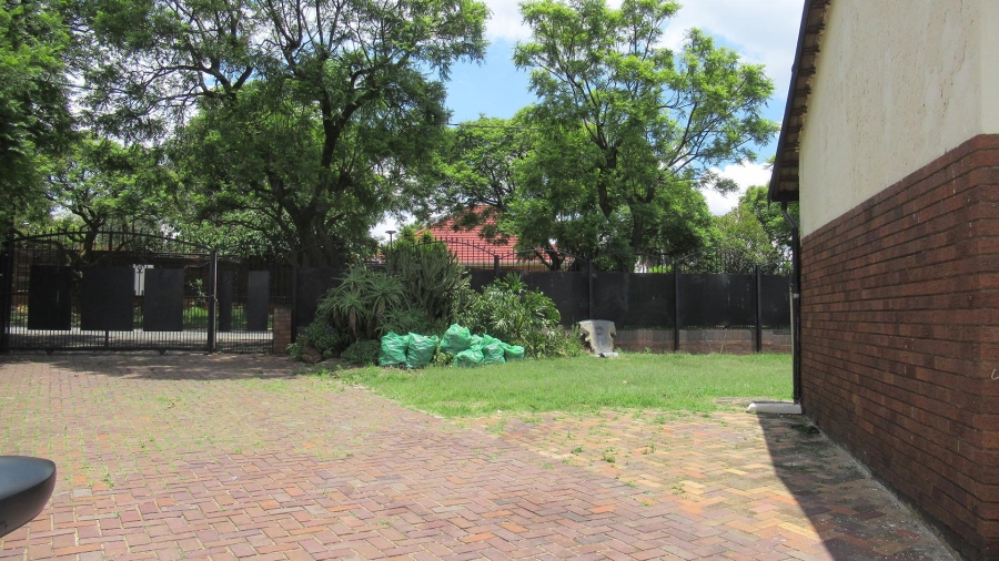 3 Bedroom Property for Sale in Linmeyer Gauteng
