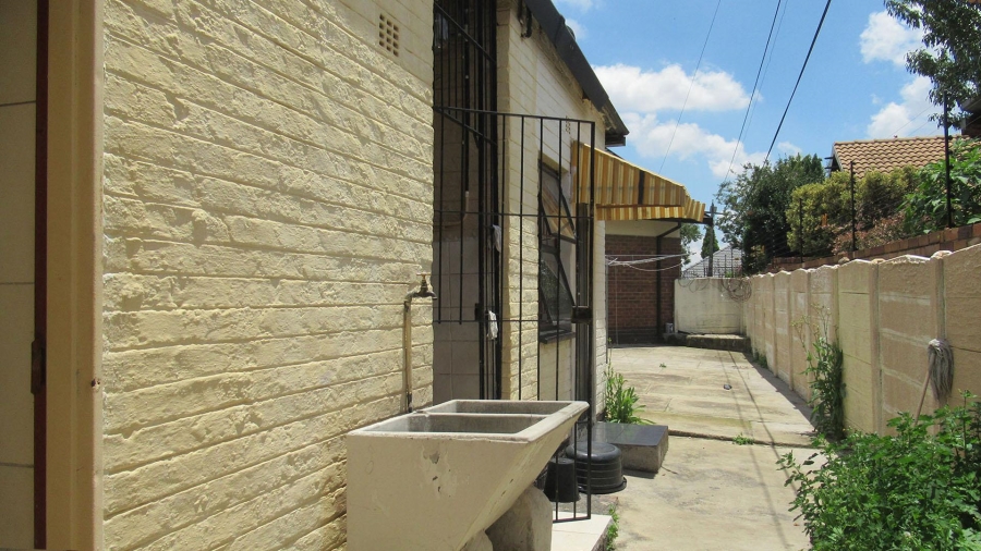 3 Bedroom Property for Sale in Linmeyer Gauteng