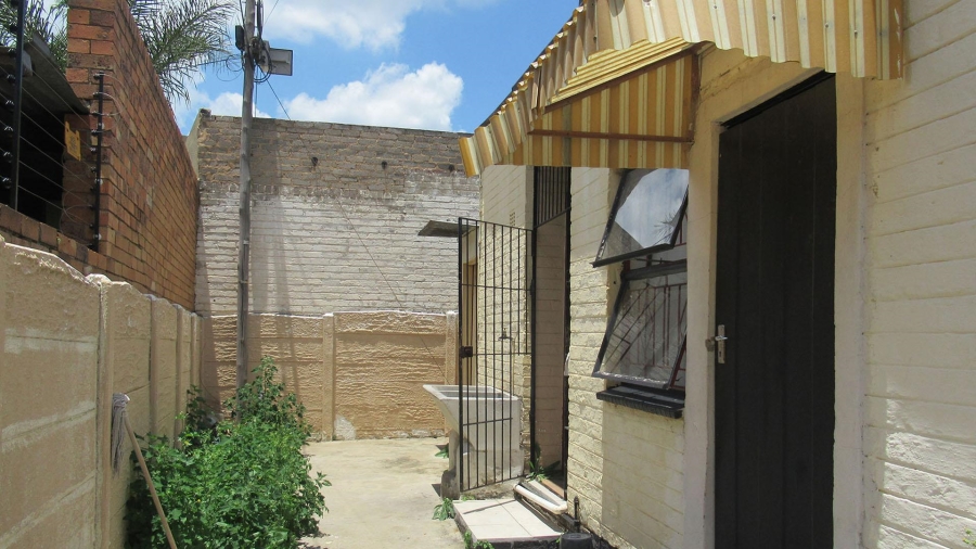 3 Bedroom Property for Sale in Linmeyer Gauteng