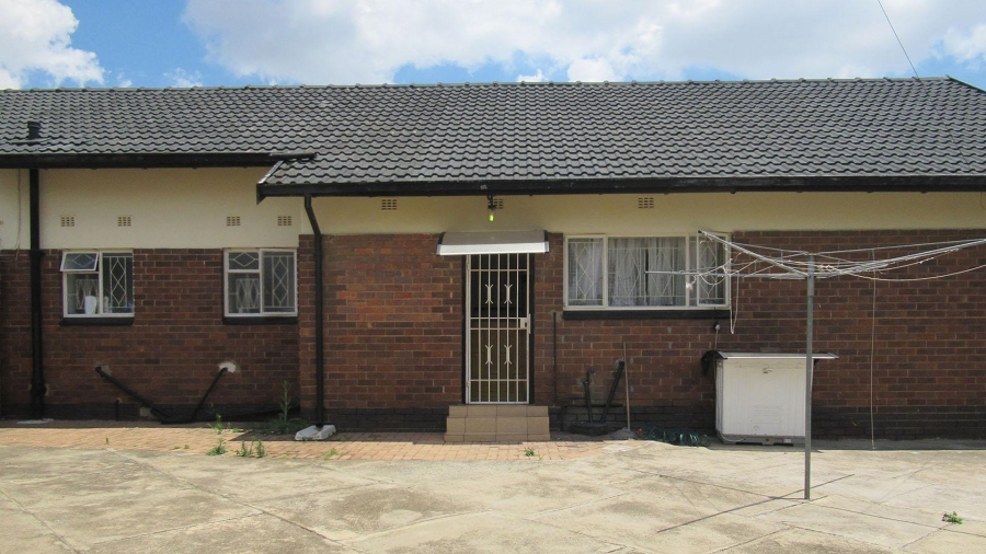 3 Bedroom Property for Sale in Linmeyer Gauteng