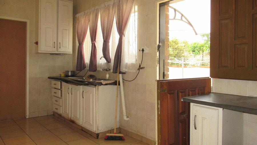 3 Bedroom Property for Sale in Linmeyer Gauteng