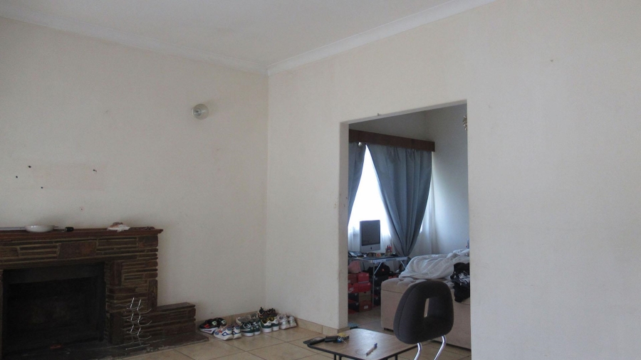3 Bedroom Property for Sale in Linmeyer Gauteng