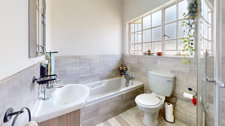 3 Bedroom Property for Sale in Farrarmere Gauteng